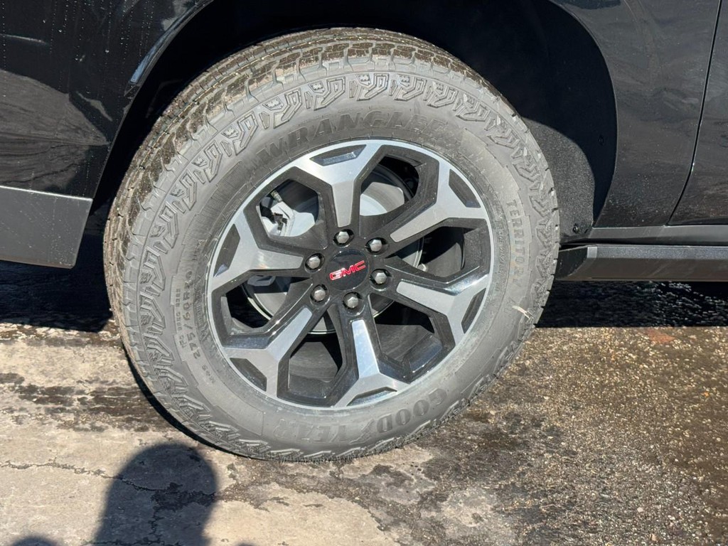 GMC Yukon XL Vehicle Image 04