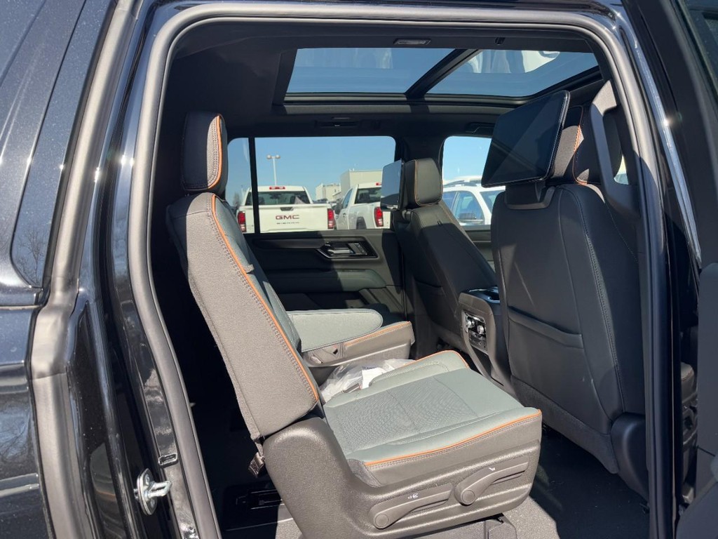 GMC Yukon XL Vehicle Image 05