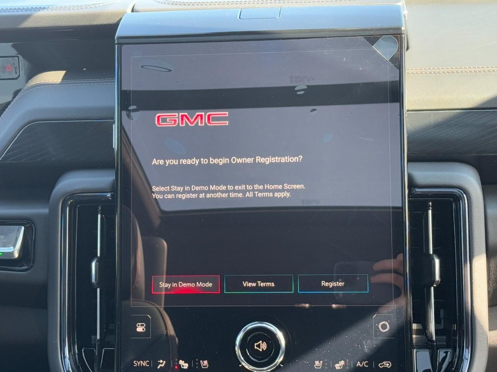 GMC Yukon XL Vehicle Image 10