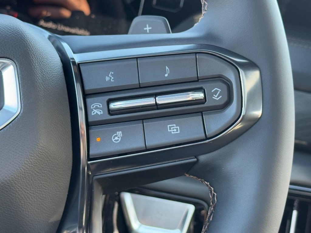 GMC Yukon XL Vehicle Image 14