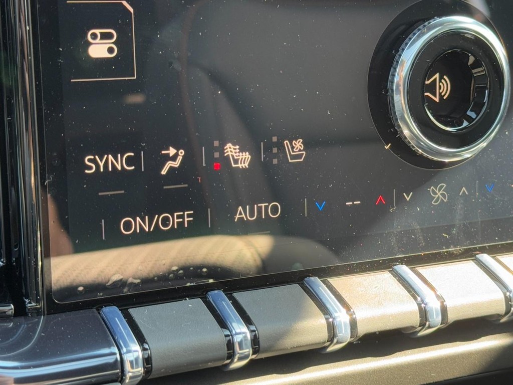 GMC Yukon XL Vehicle Image 15