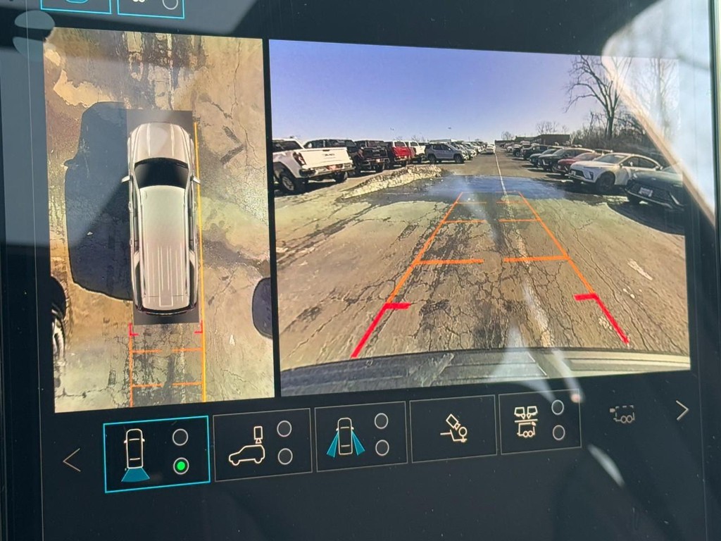 GMC Yukon XL Vehicle Image 16