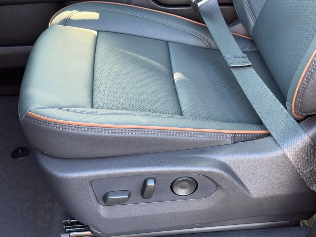 GMC Yukon XL Vehicle Image 17