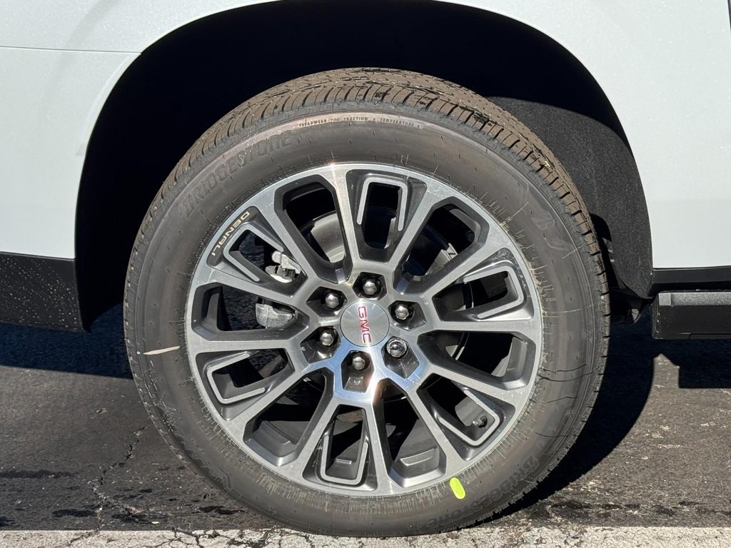 GMC Yukon XL Vehicle Image 04