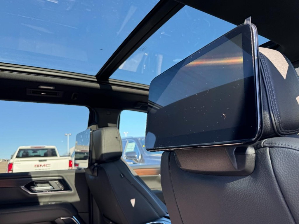 GMC Yukon XL Vehicle Image 06