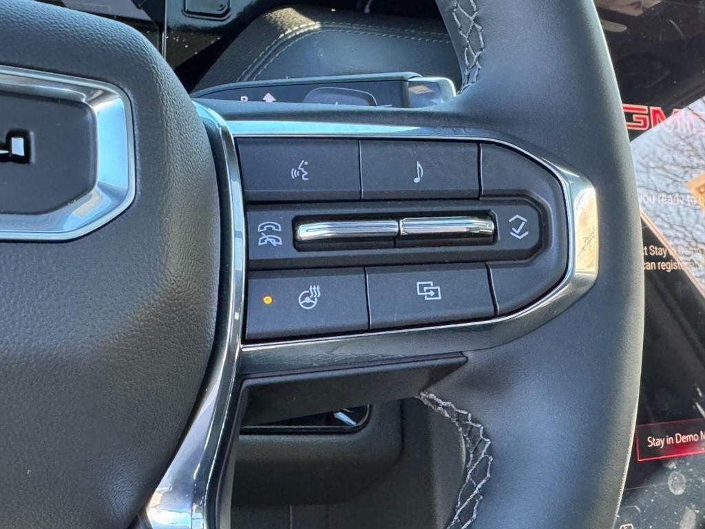 GMC Yukon XL Vehicle Image 14