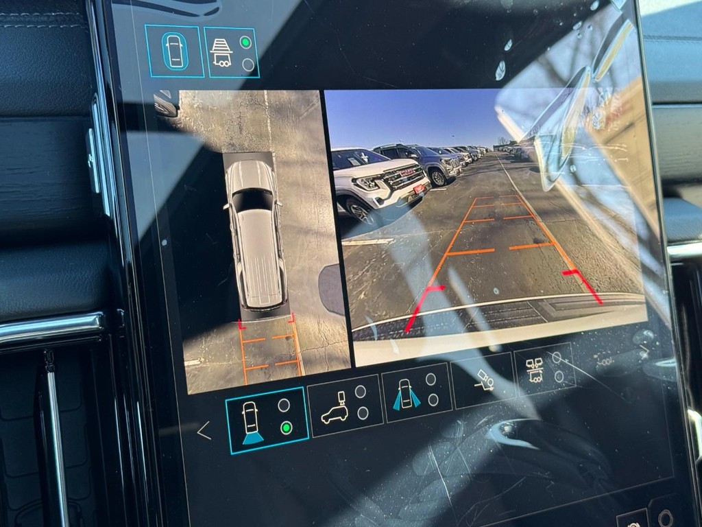 GMC Yukon XL Vehicle Image 16