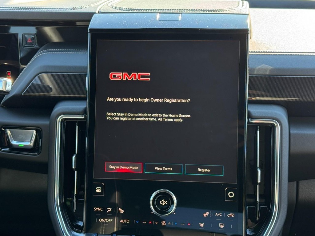 GMC Yukon Vehicle Image 09