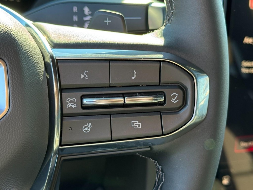 GMC Yukon Vehicle Image 13