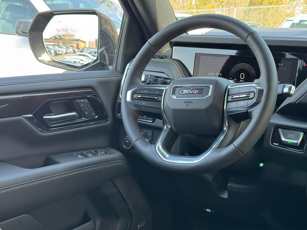 GMC Yukon Vehicle Image 07