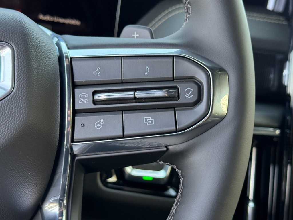 GMC Yukon Vehicle Image 12