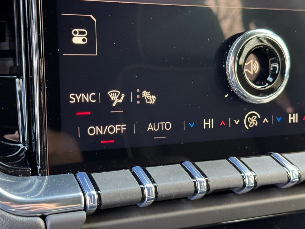 GMC Yukon Vehicle Image 13