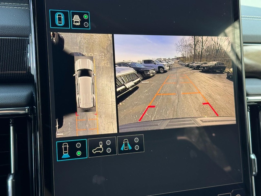 GMC Yukon Vehicle Image 14