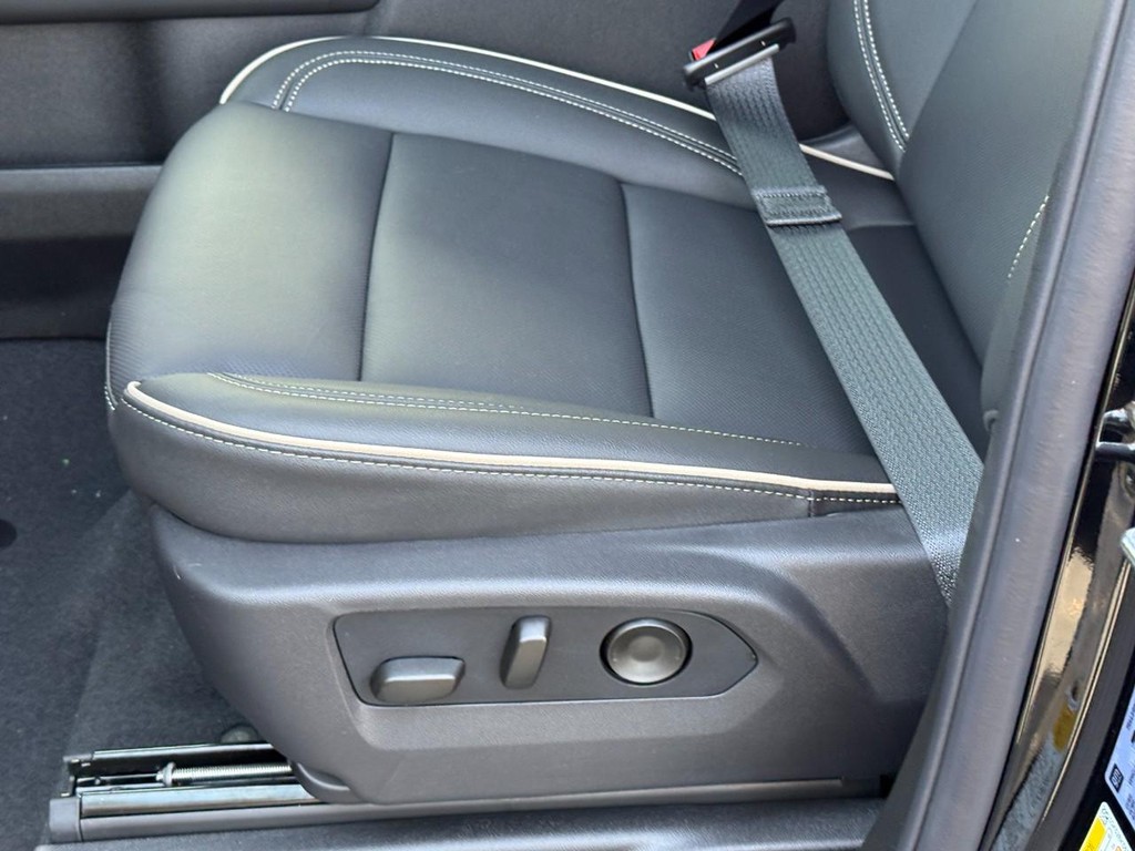 GMC Yukon Vehicle Image 15