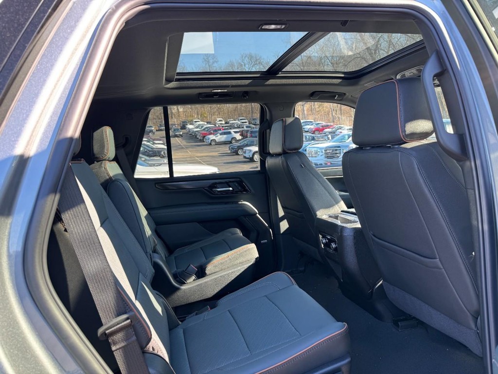 GMC Yukon Vehicle Image 05