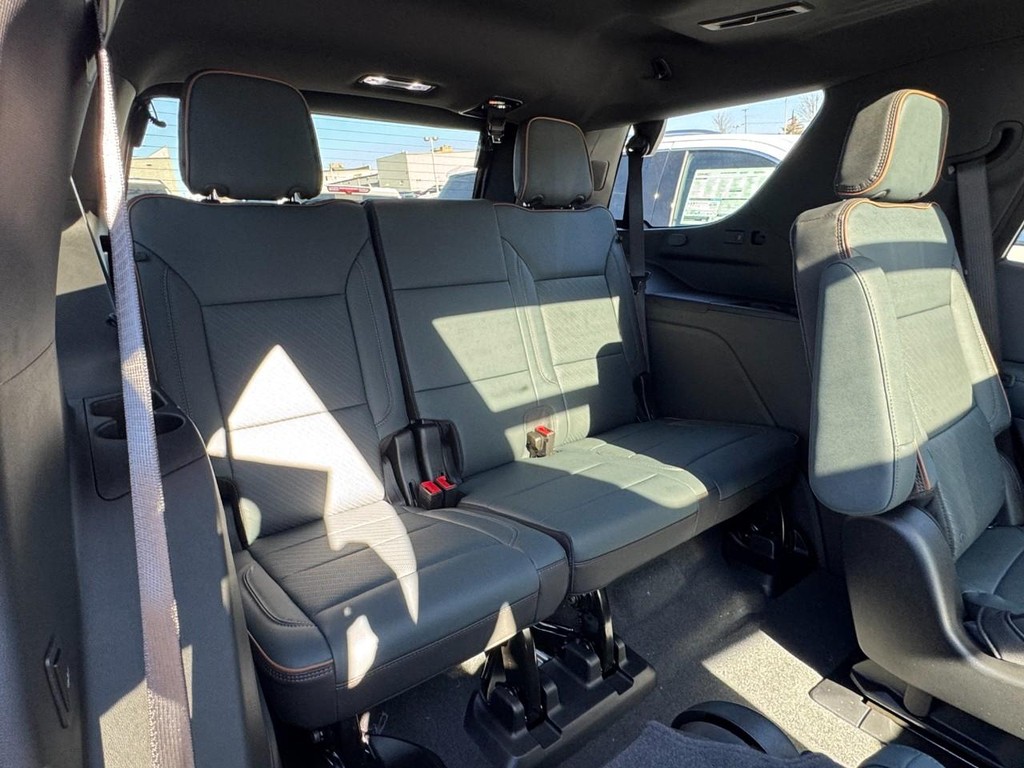 GMC Yukon Vehicle Image 06