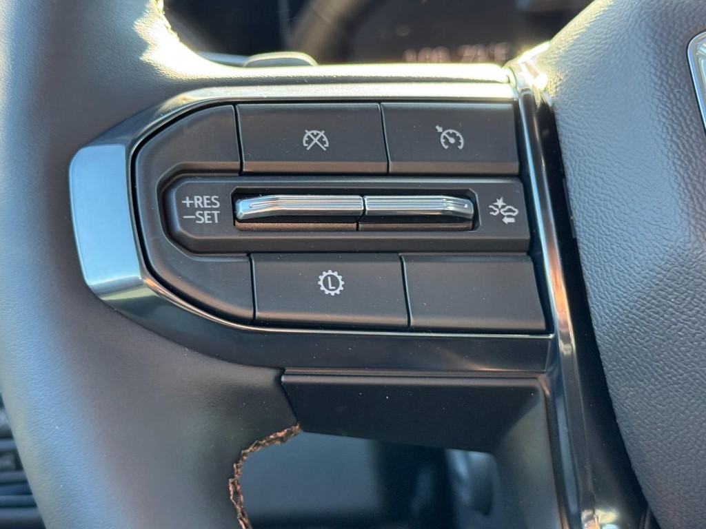 GMC Yukon Vehicle Image 12