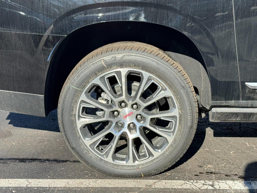 GMC Yukon XL Vehicle Image 04