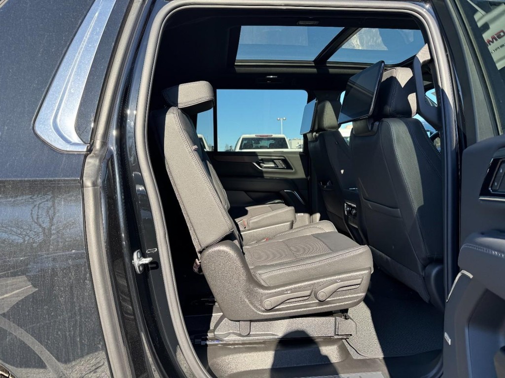 GMC Yukon XL Vehicle Image 05