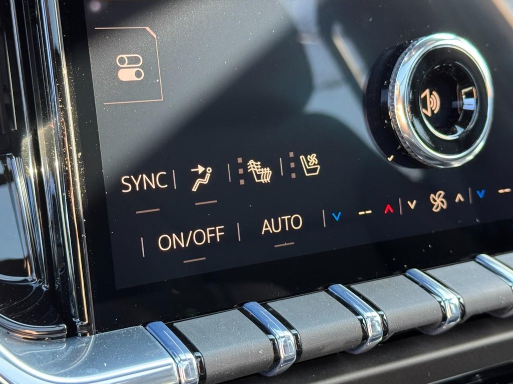 GMC Yukon XL Vehicle Image 16