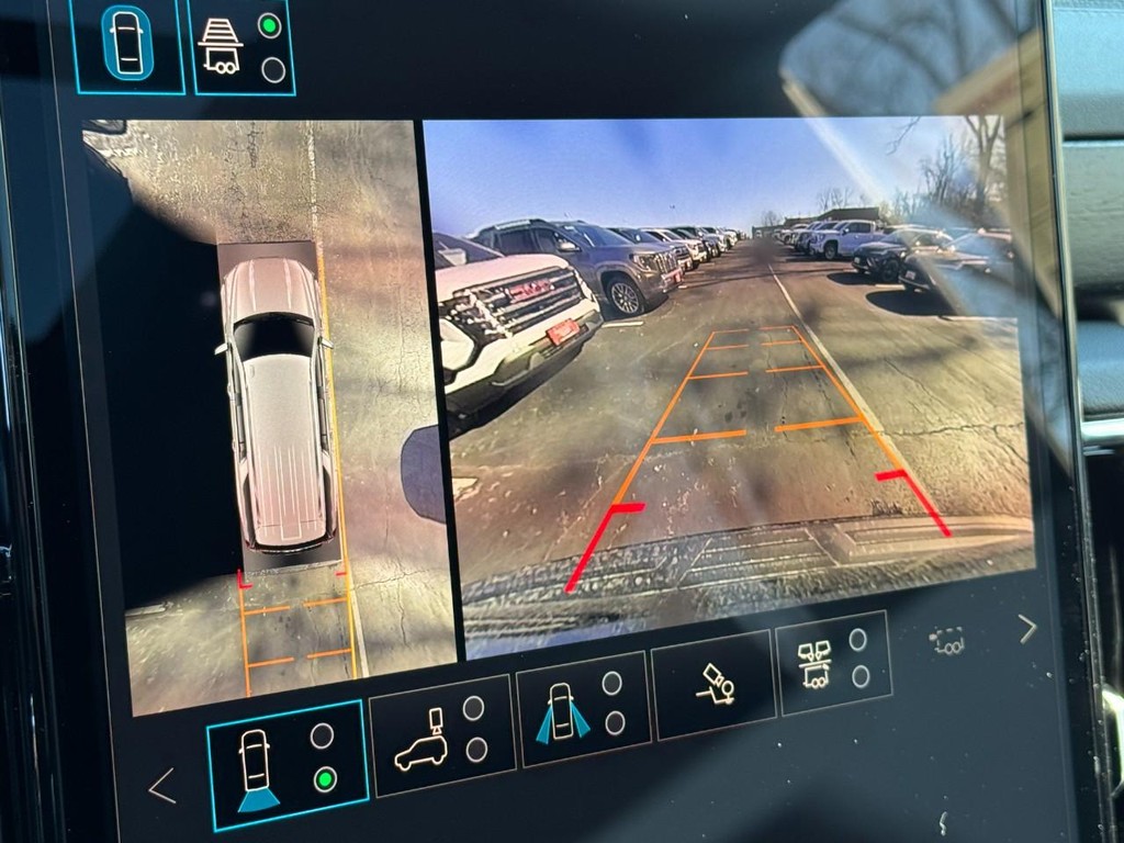 GMC Yukon XL Vehicle Image 17