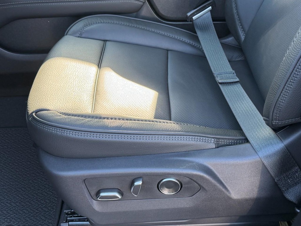 GMC Yukon XL Vehicle Image 18