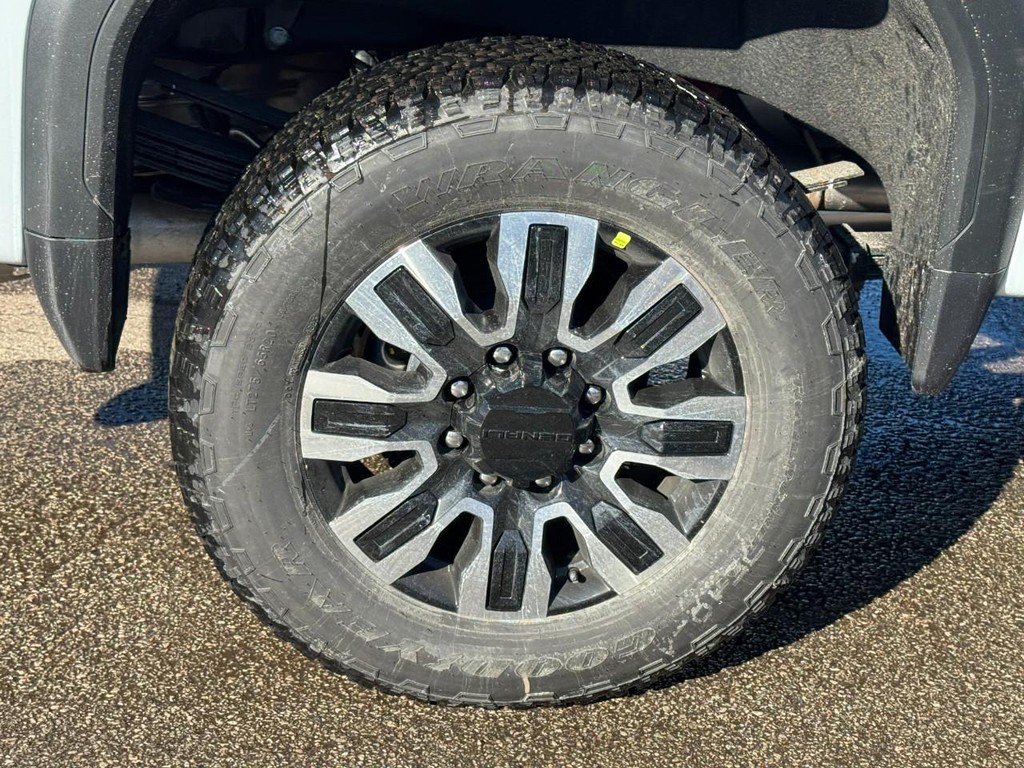 GMC Sierra 2500HD Vehicle Image 04