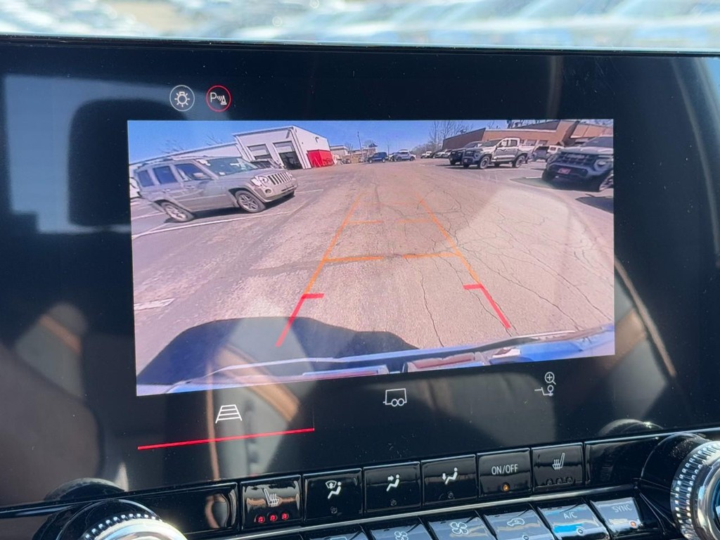 GMC Canyon Vehicle Image 13