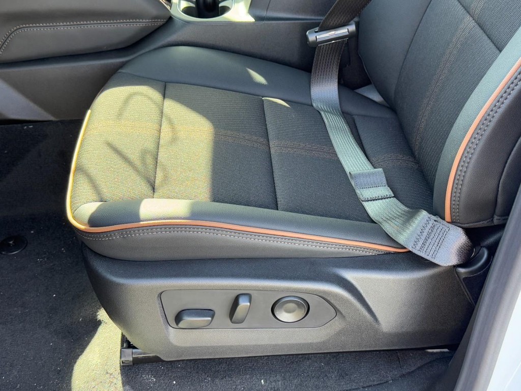 GMC Canyon Vehicle Image 14