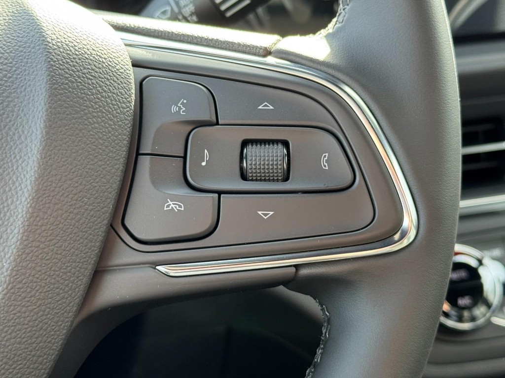 Buick Envista Vehicle Image 11