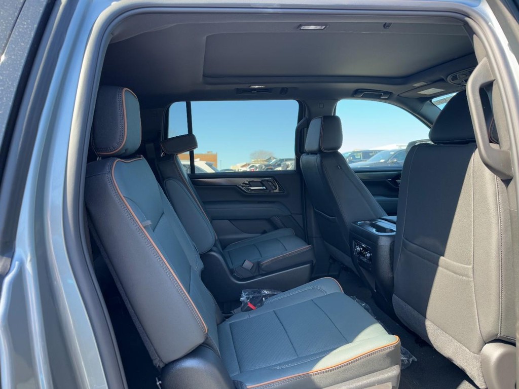 GMC Yukon XL Vehicle Image 05