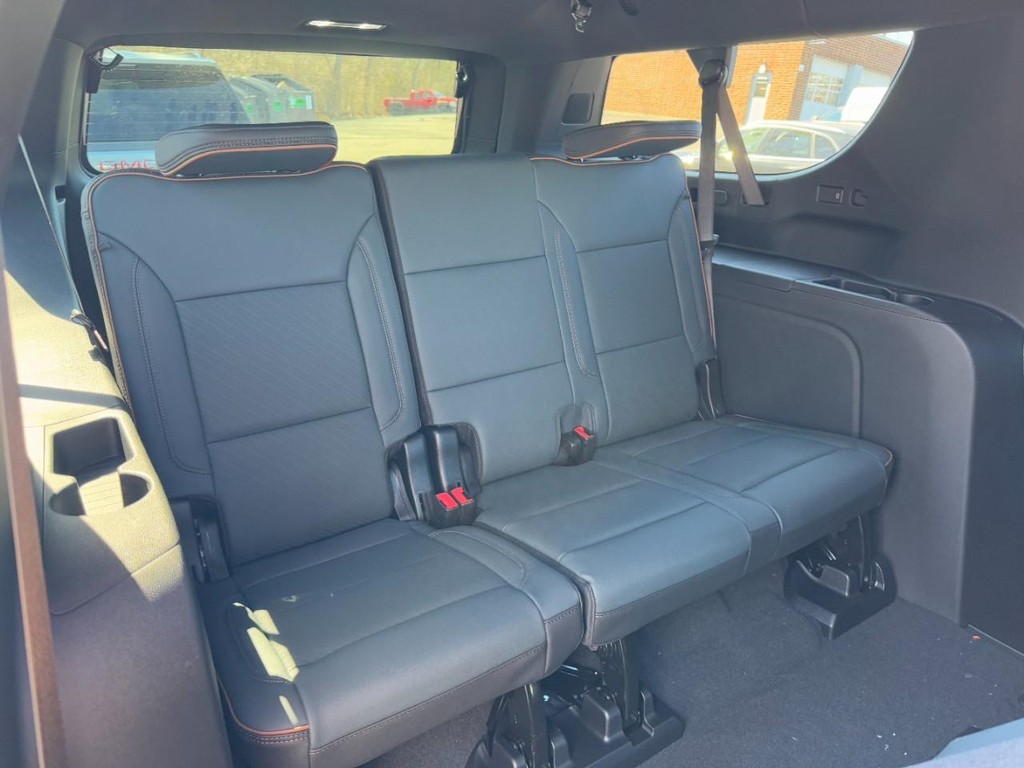 GMC Yukon XL Vehicle Image 06