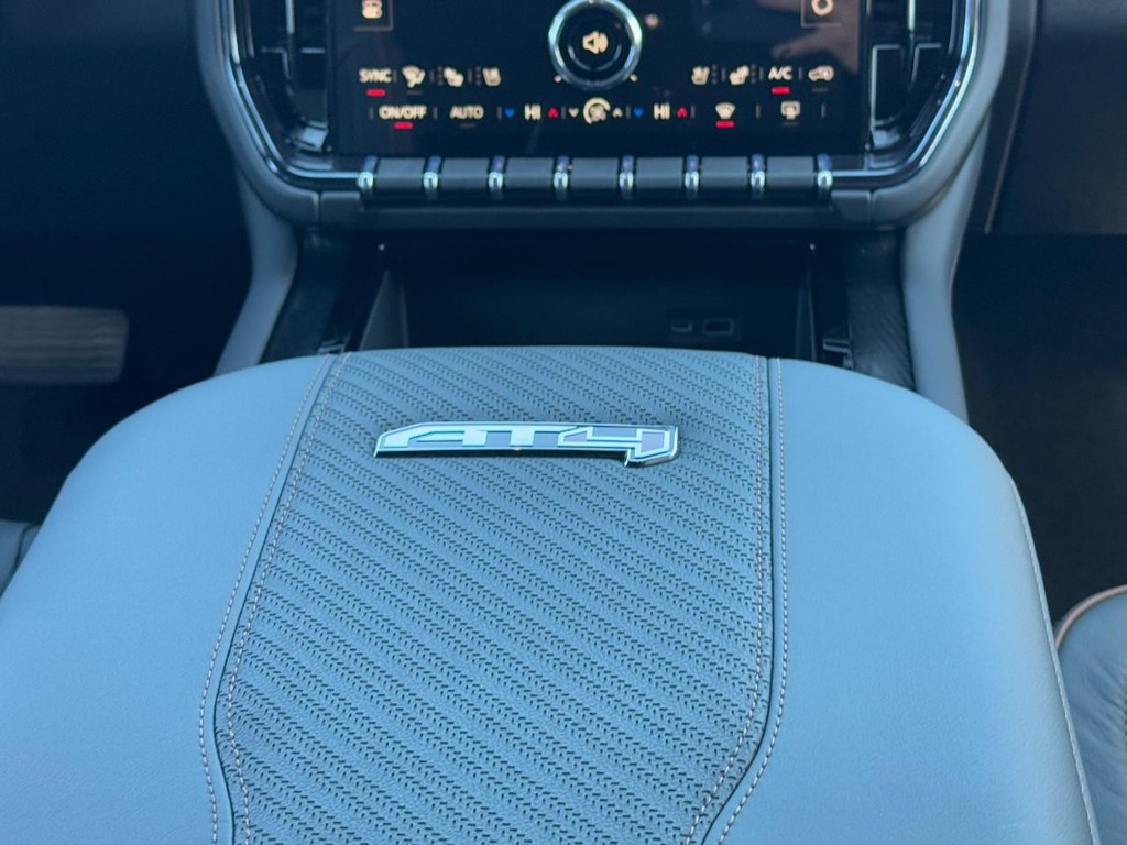 GMC Yukon XL Vehicle Image 10