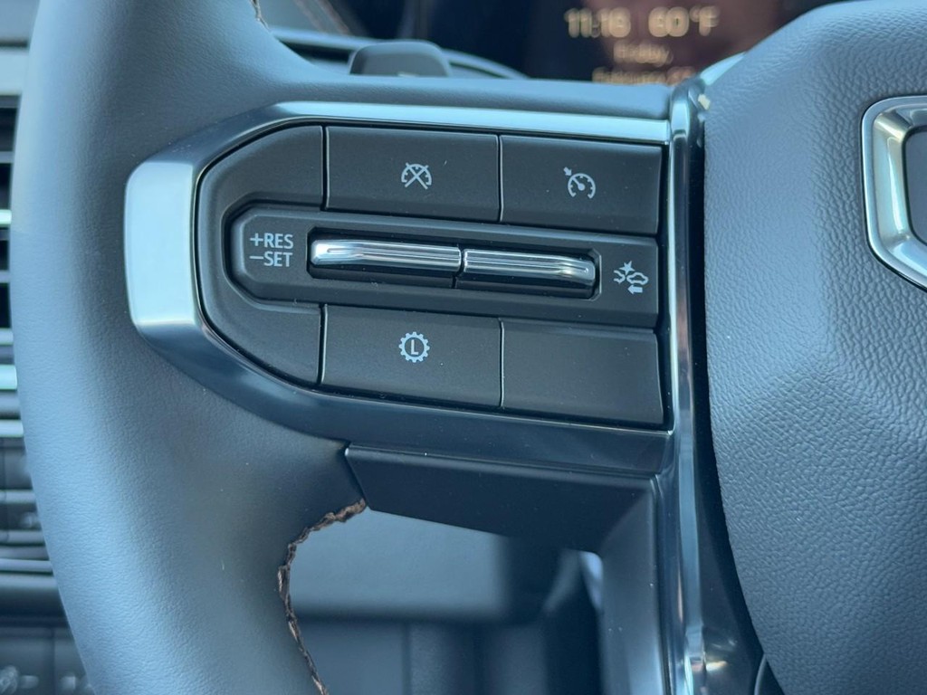 GMC Yukon XL Vehicle Image 12