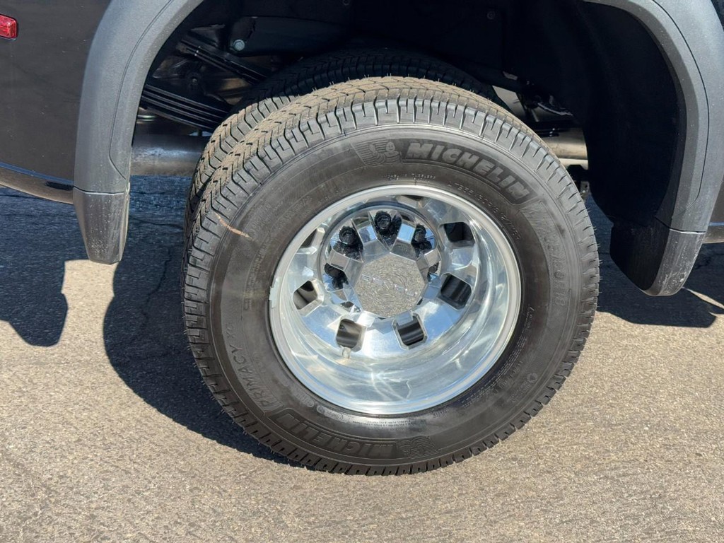 GMC Sierra 3500HD Vehicle Image 04