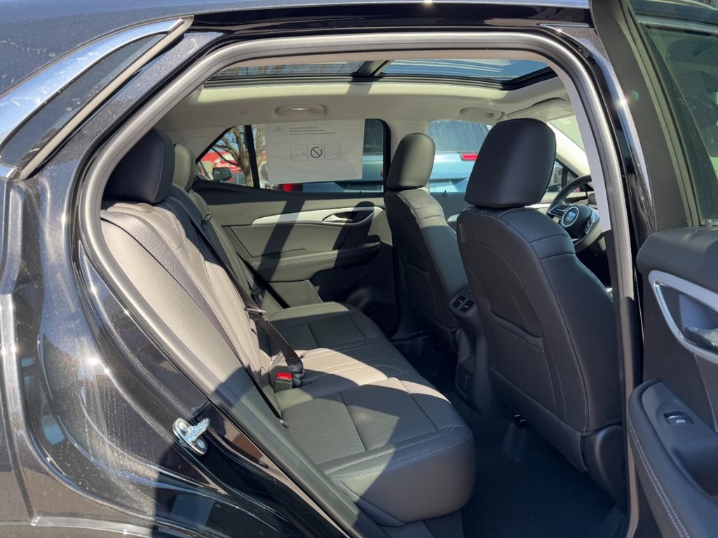 Buick Envision Vehicle Image 05