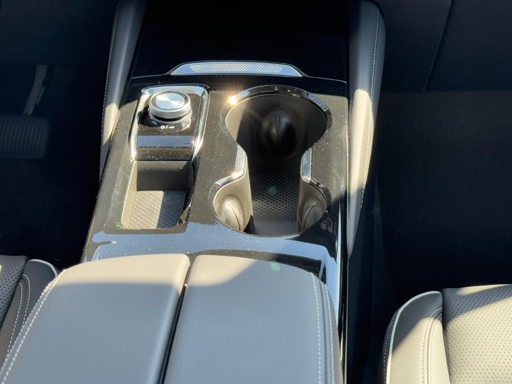 Buick Envision Vehicle Image 09