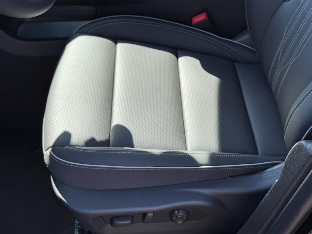 Buick Envision Vehicle Image 15