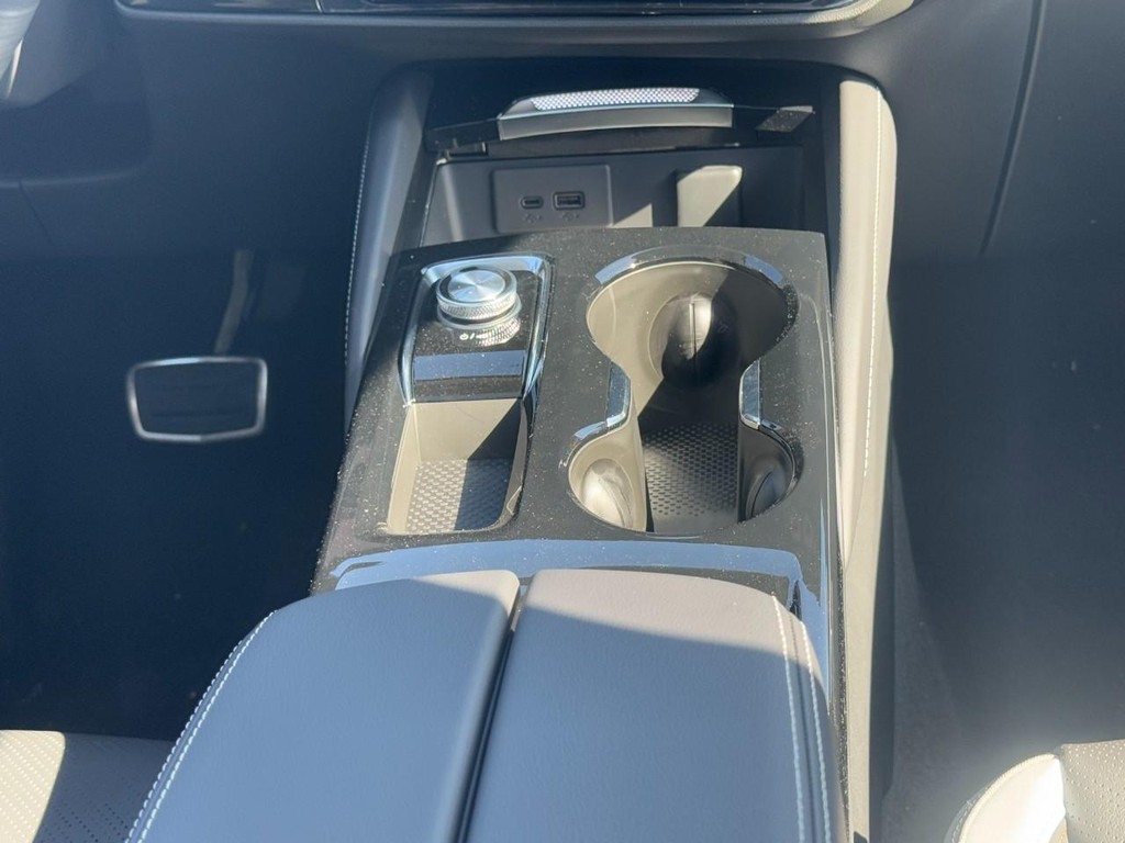 Buick Envision Vehicle Image 09