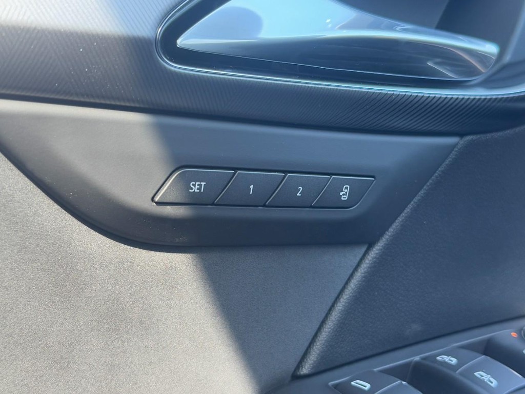 Buick Envision Vehicle Image 10