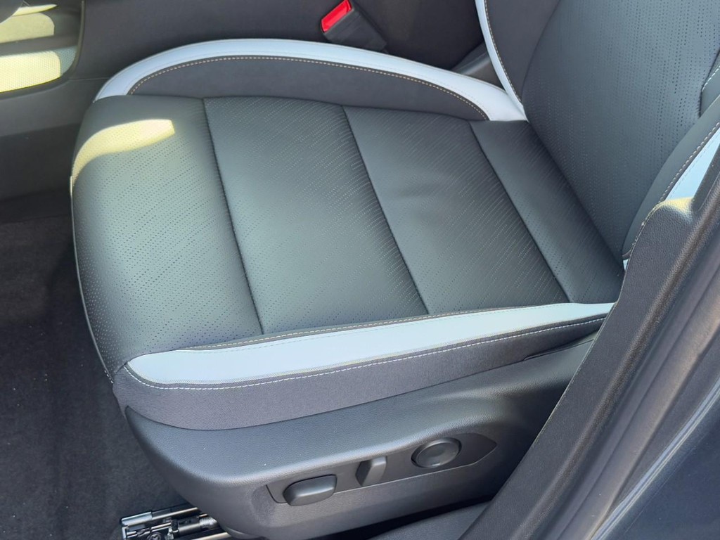 Buick Envision Vehicle Image 15