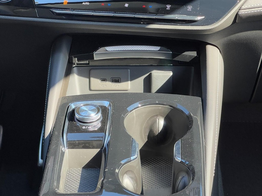 Buick Envision Vehicle Image 09