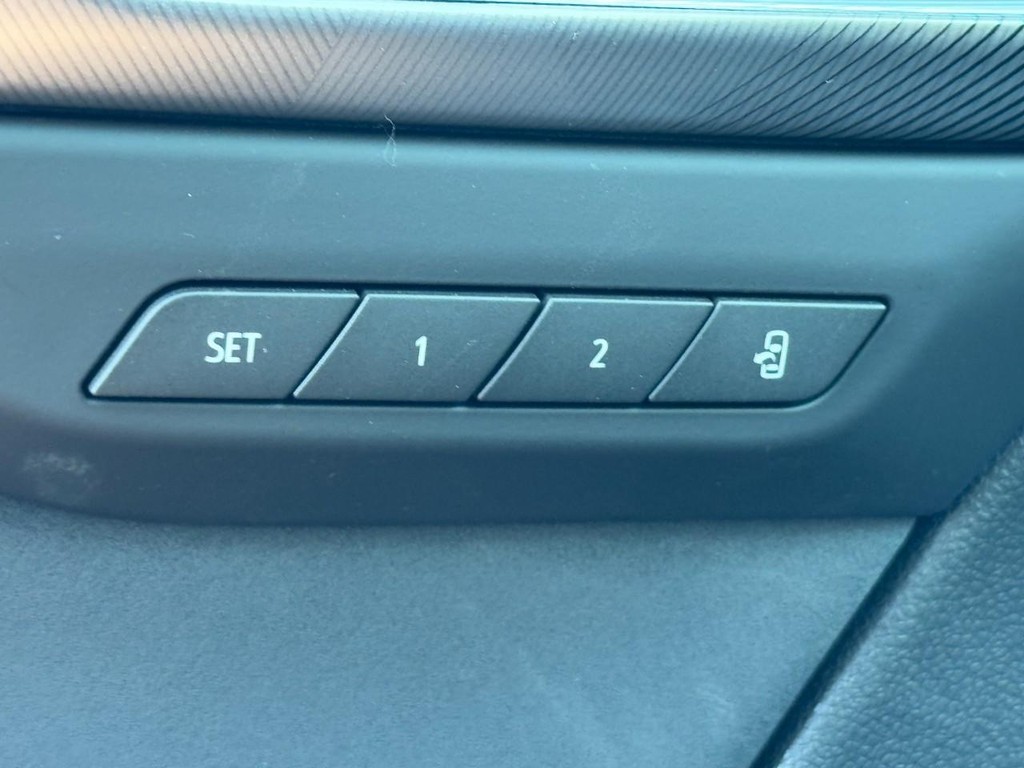 Buick Envision Vehicle Image 10