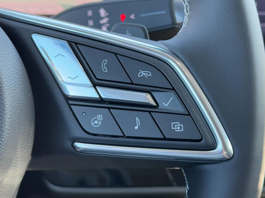 Buick Envision Vehicle Image 12