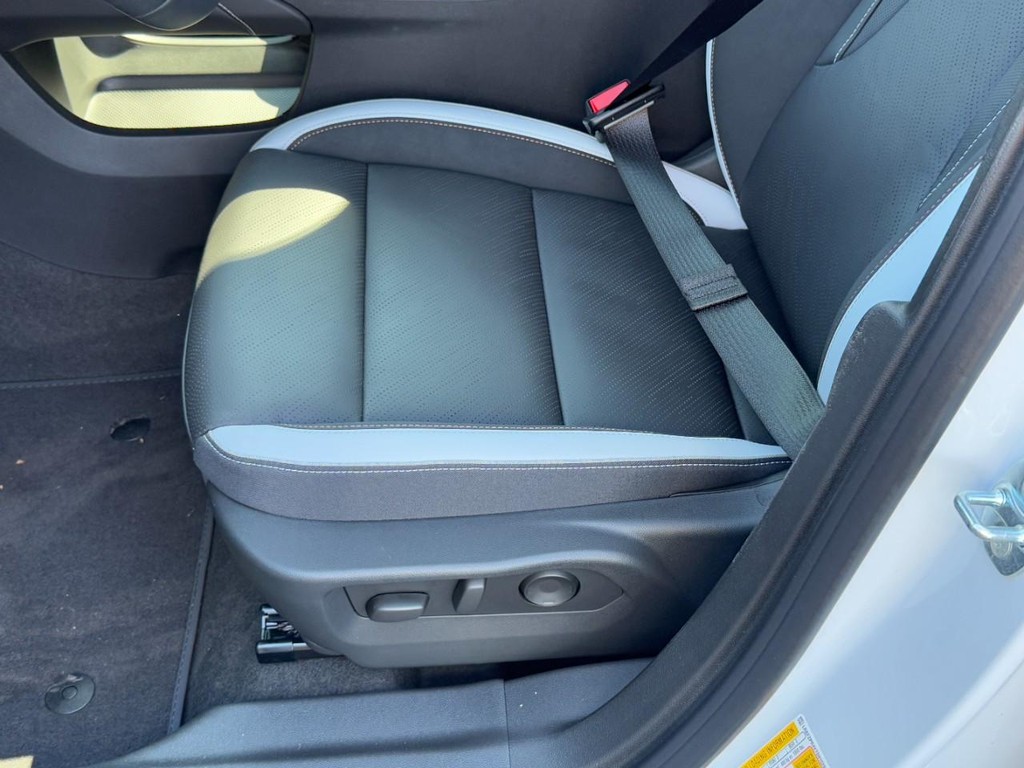 Buick Envision Vehicle Image 16