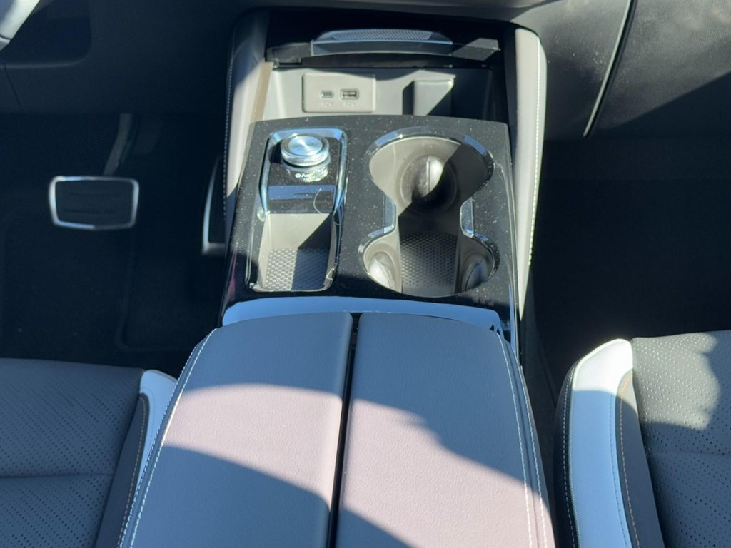 Buick Envision Vehicle Image 09