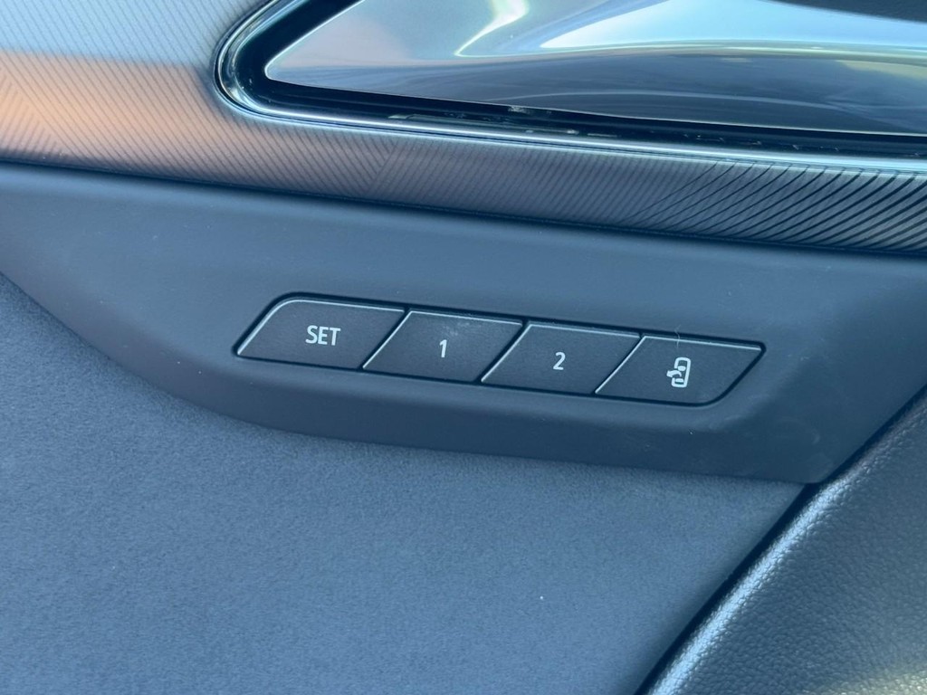 Buick Envision Vehicle Image 10