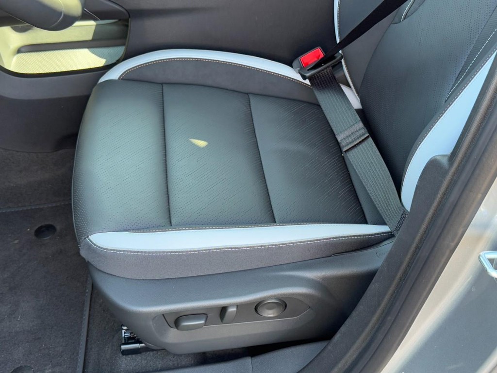 Buick Envision Vehicle Image 16