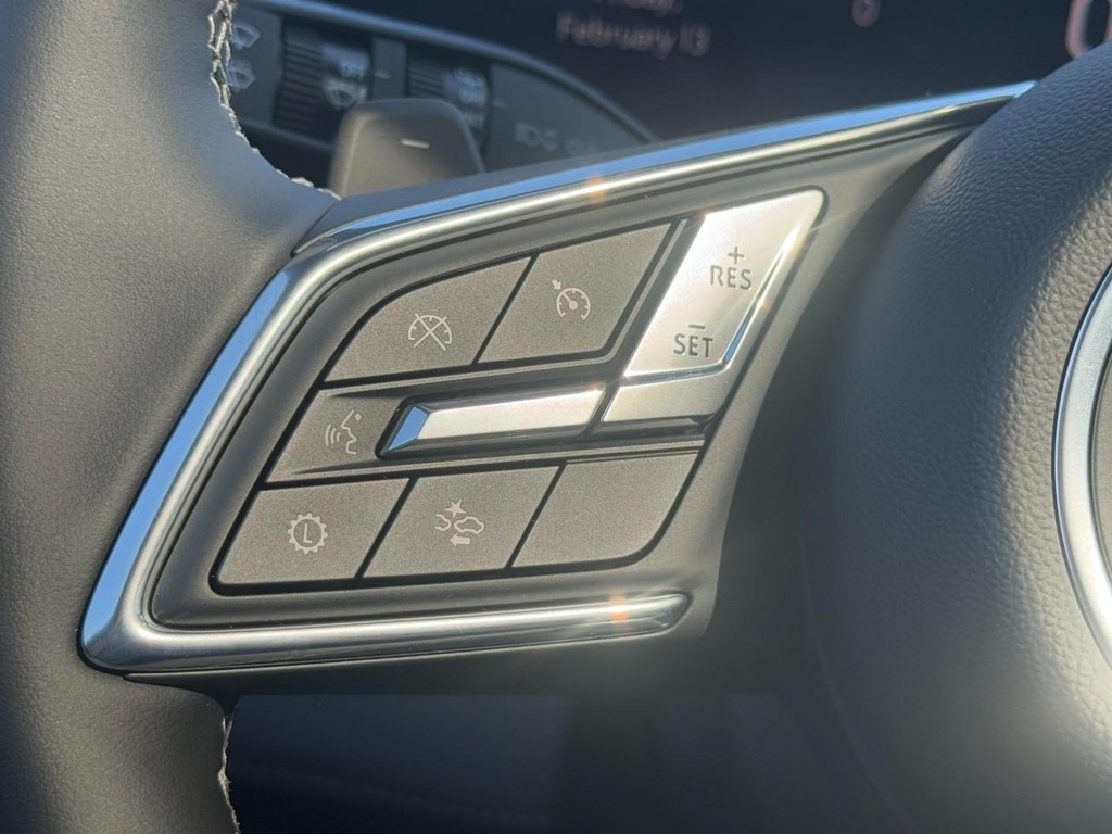 Buick Enclave Vehicle Image 11