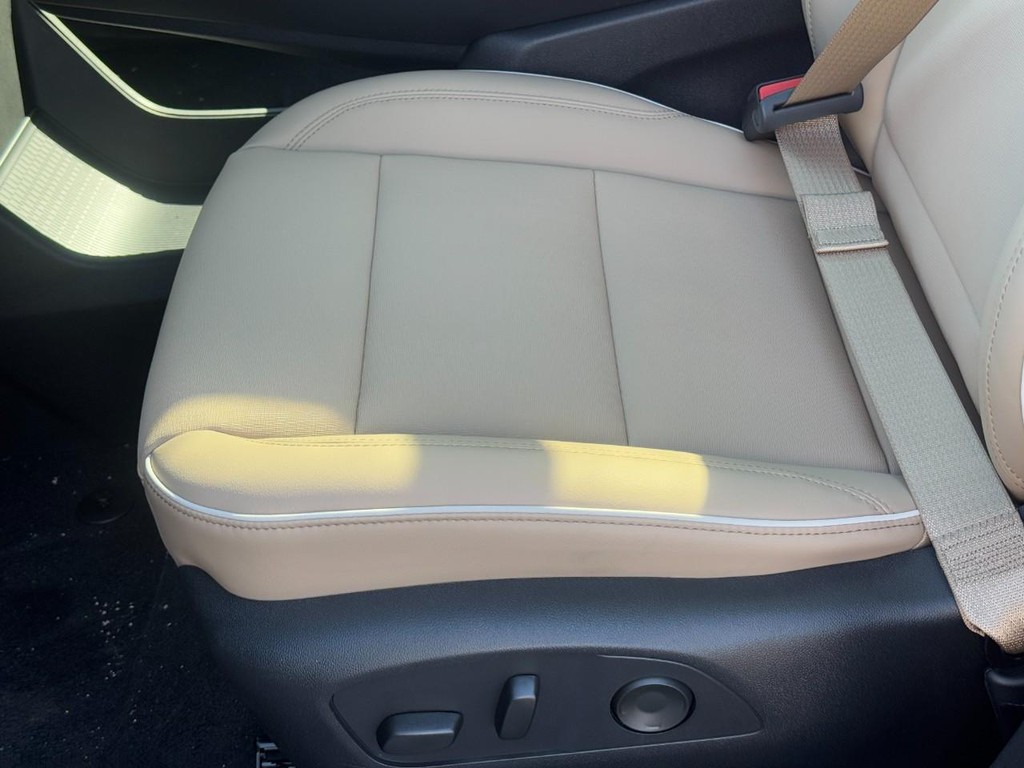 Buick Enclave Vehicle Image 15